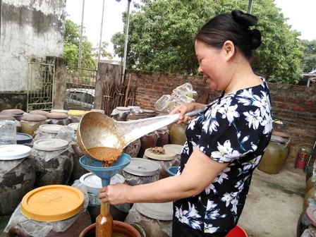 Sản phẩm tương nếp cũng được làm ra từ đặc sản gạo nếp Thầu Dầu của địa phương