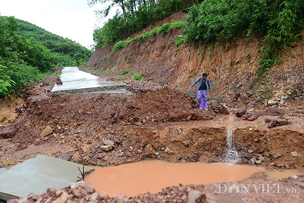 Quảng Ninh: Đường thôn đặc biệt khó khăn vừa làm xong đã... sụt vỡ